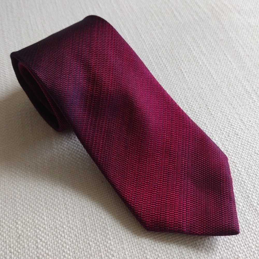 Silk Kenneth Cole Reaction Red and Purple Gradient Men's Tie EUC